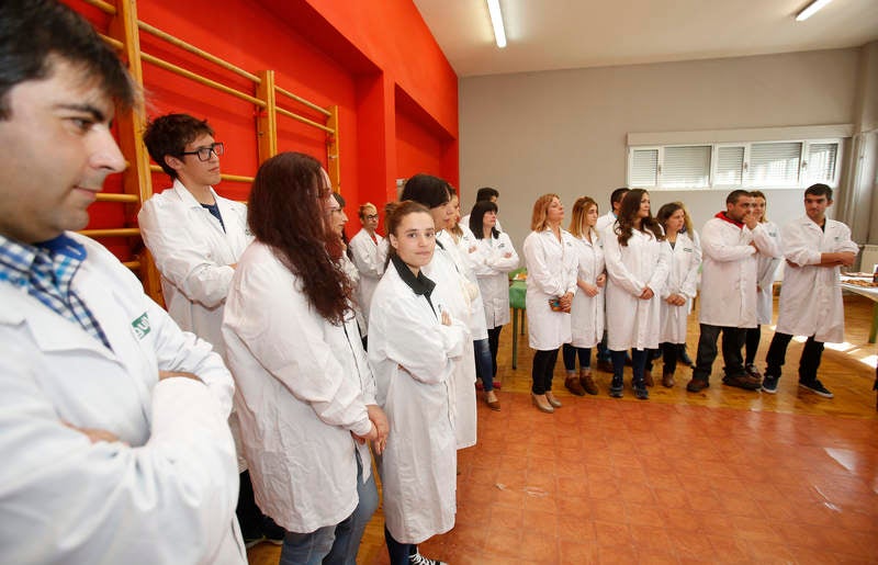 El nuevo consejero de Empleo, Carlos Fernández Carriedo, visita las instalaciones de Gullón en Aguilar de Campoo