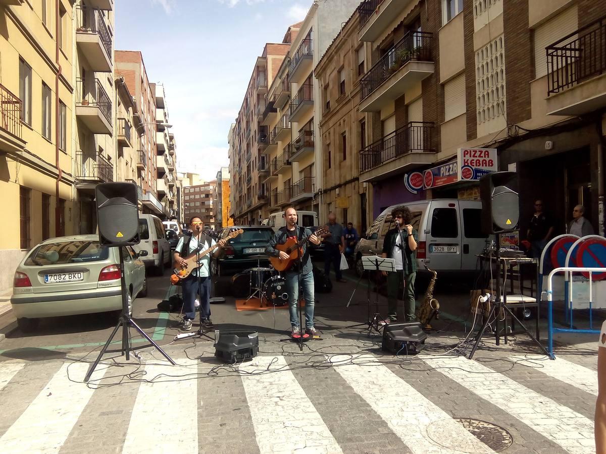 Mercadillo final de la September Fest en el barrio del Oeste de Salamanca