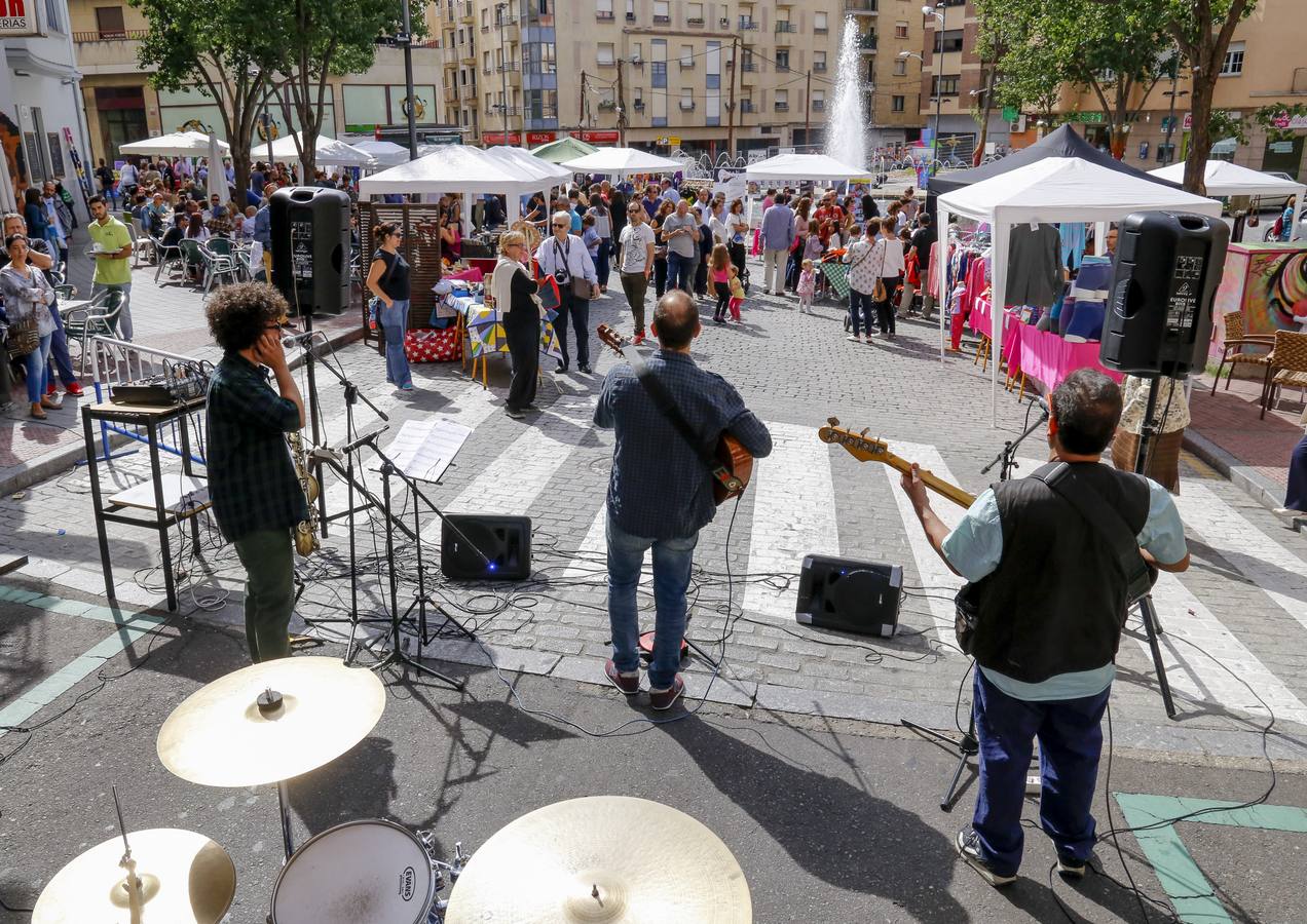 Mercadillo final de la September Fest en el barrio del Oeste de Salamanca