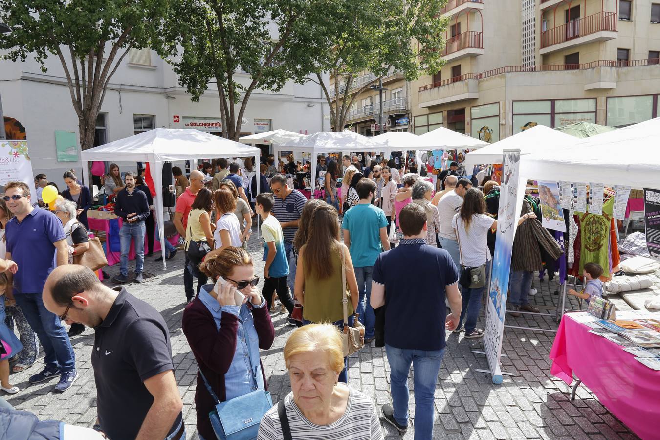 Mercadillo final de la September Fest en el barrio del Oeste de Salamanca