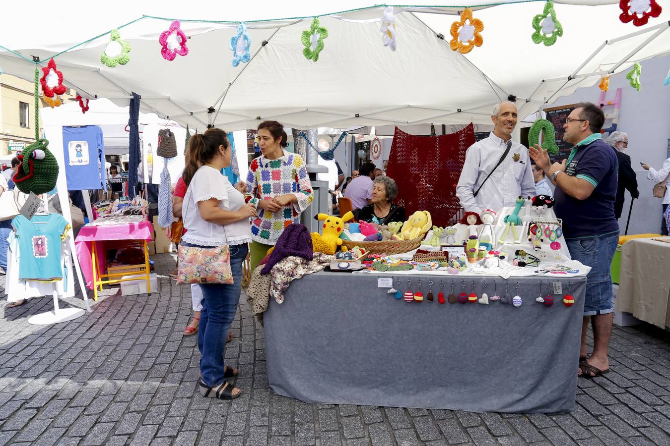 Mercadillo final de la September Fest en el barrio del Oeste de Salamanca