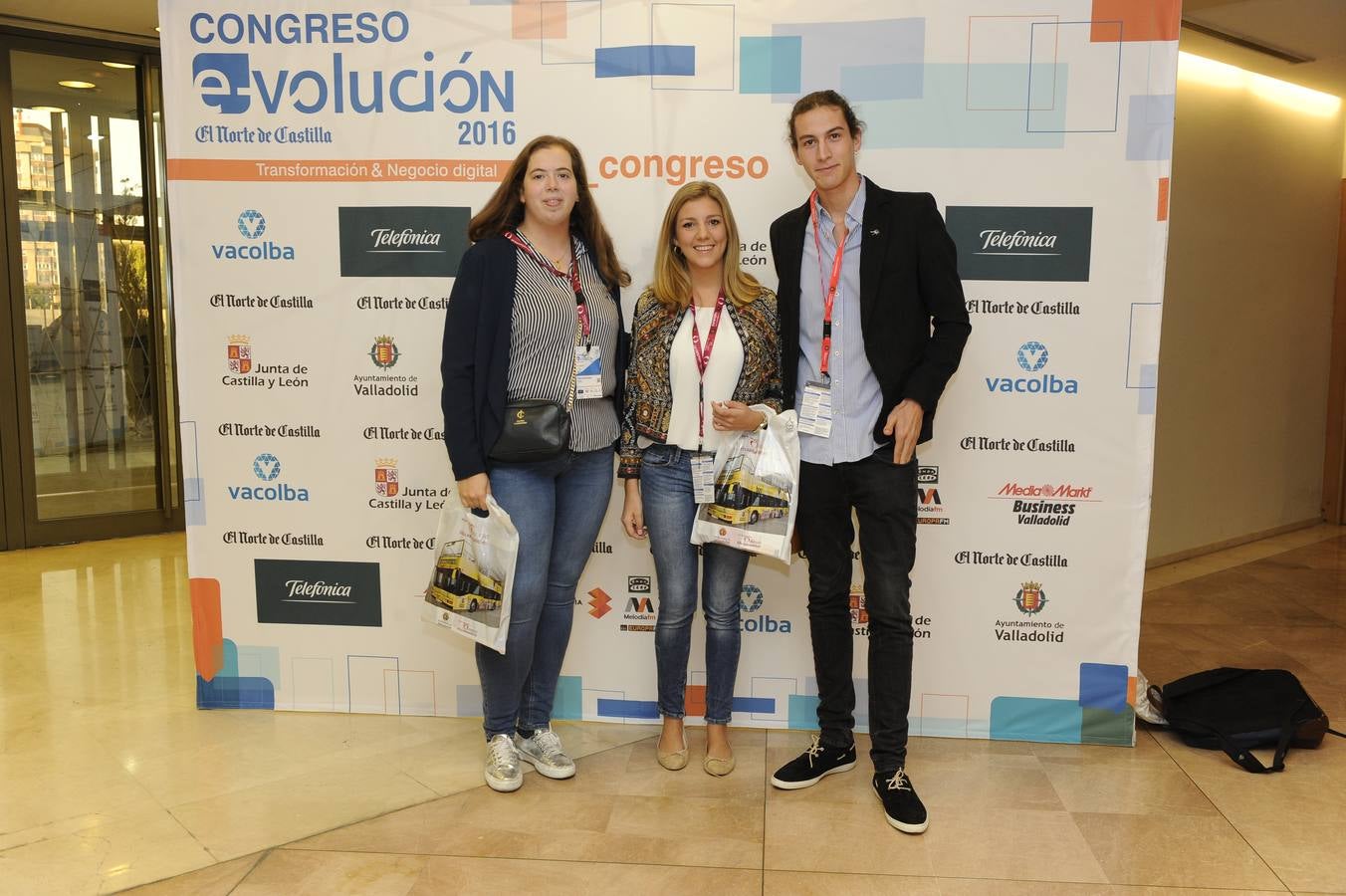 Marina Movilla, Cristina Vázquez  (UEMC) y Juan Príncipe (Qub).