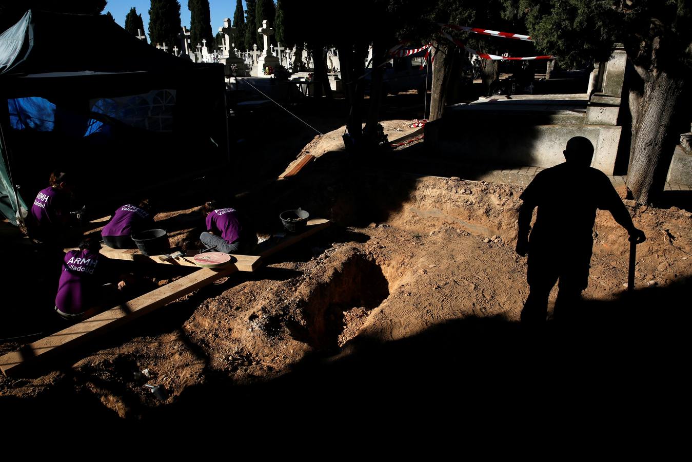 La Guerra Civil se sigue desenterrando: imágenes de Juan Medina