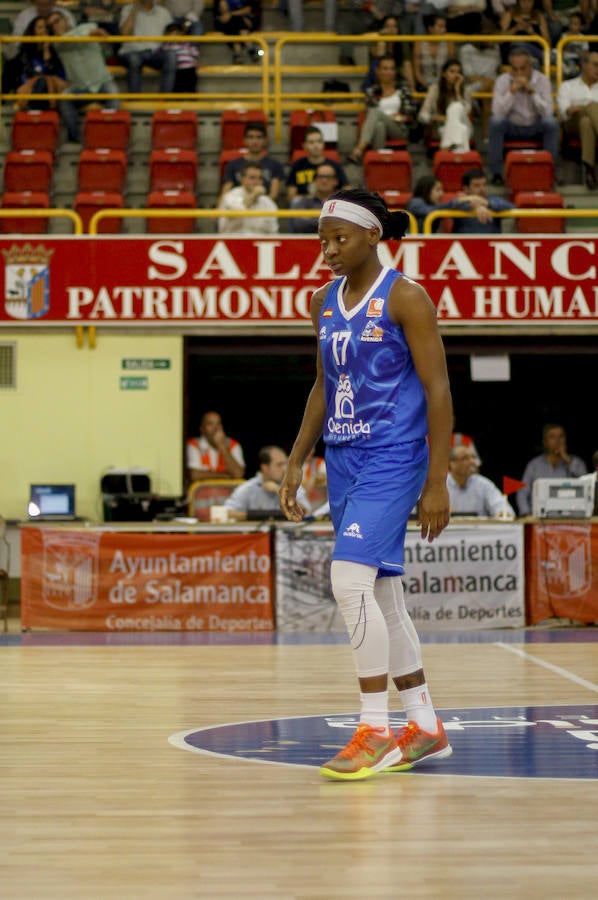 Partido entre el Perfumerías Avenida de Salamanca y el IDK Gipuzkoa de la Liga Femenina de baloncesto