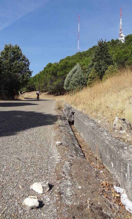 Mal estado de la carretera del cerro de San Cristóbal