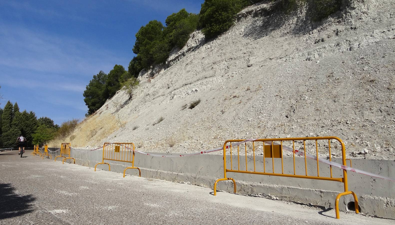 Mal estado de la carretera del cerro de San Cristóbal