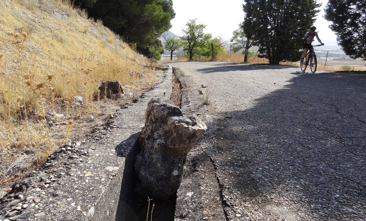 Mal estado de la carretera del cerro de San Cristóbal