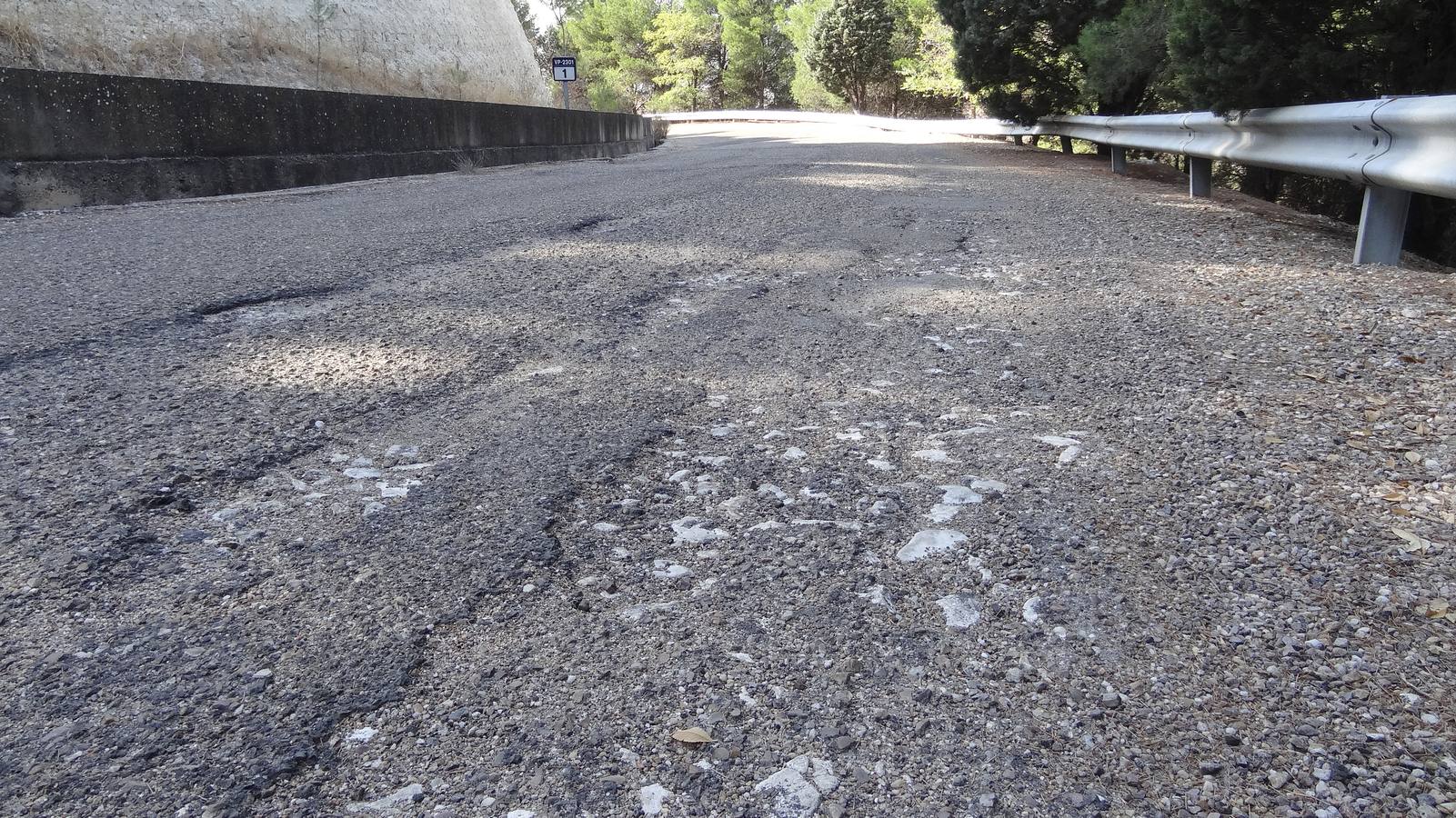 Mal estado de la carretera del cerro de San Cristóbal