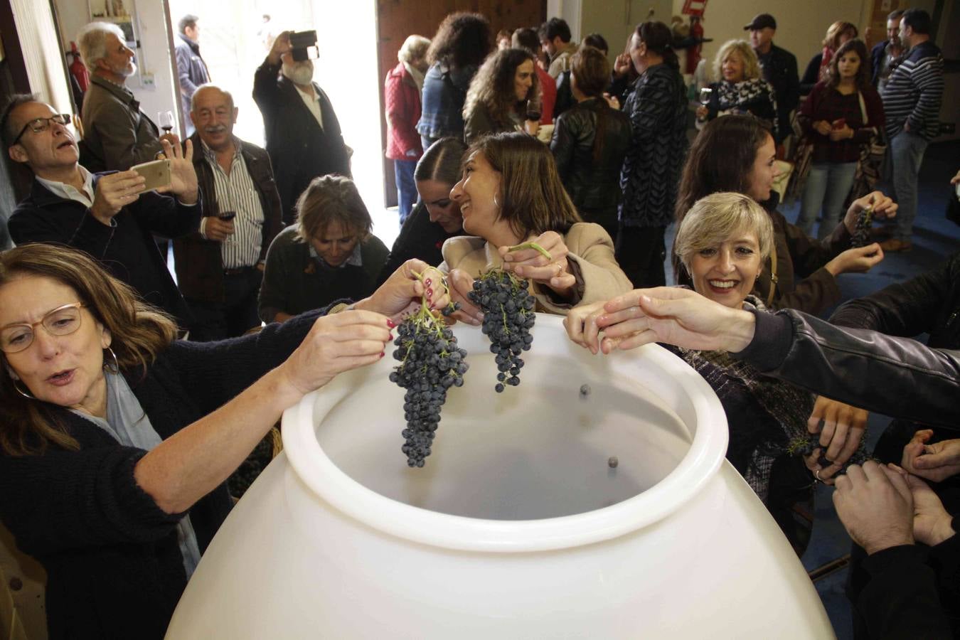 Homenaje a Mariemma en las Bodegas Arbás de Piñel de Arriba (1/2)