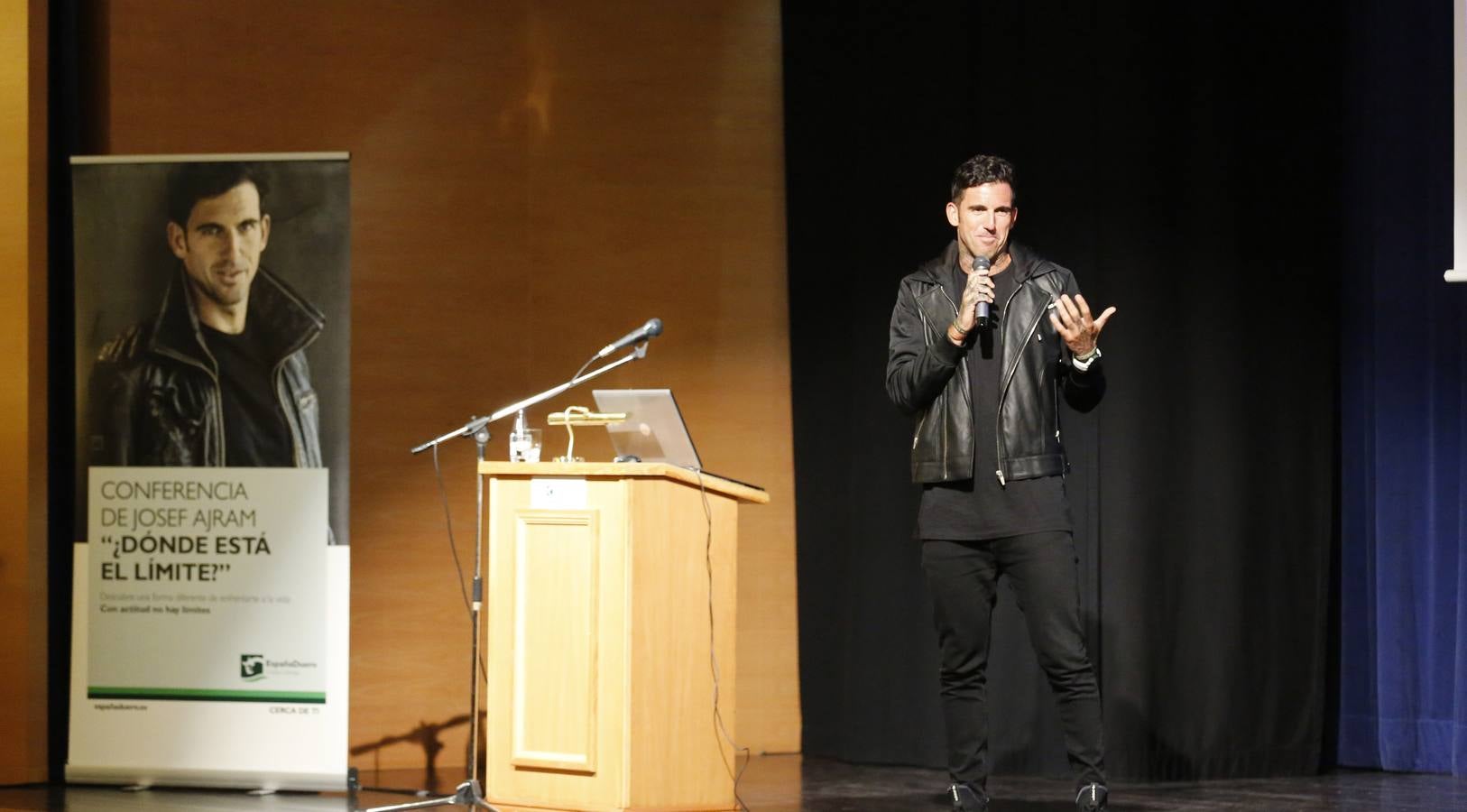 Conferencia del agente de Bolsa y deportista Josef Ajram en el auditorio de EspañaDuero en Valladolid