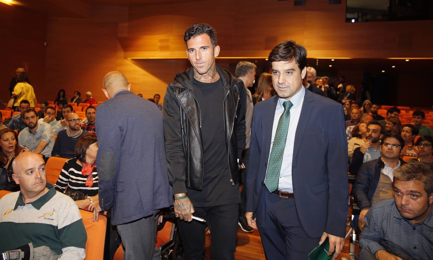 Conferencia del agente de Bolsa y deportista Josef Ajram en el auditorio de EspañaDuero en Valladolid