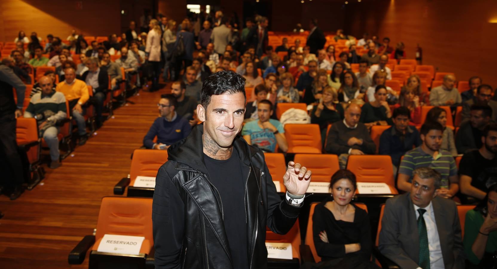 Conferencia del agente de Bolsa y deportista Josef Ajram en el auditorio de EspañaDuero en Valladolid