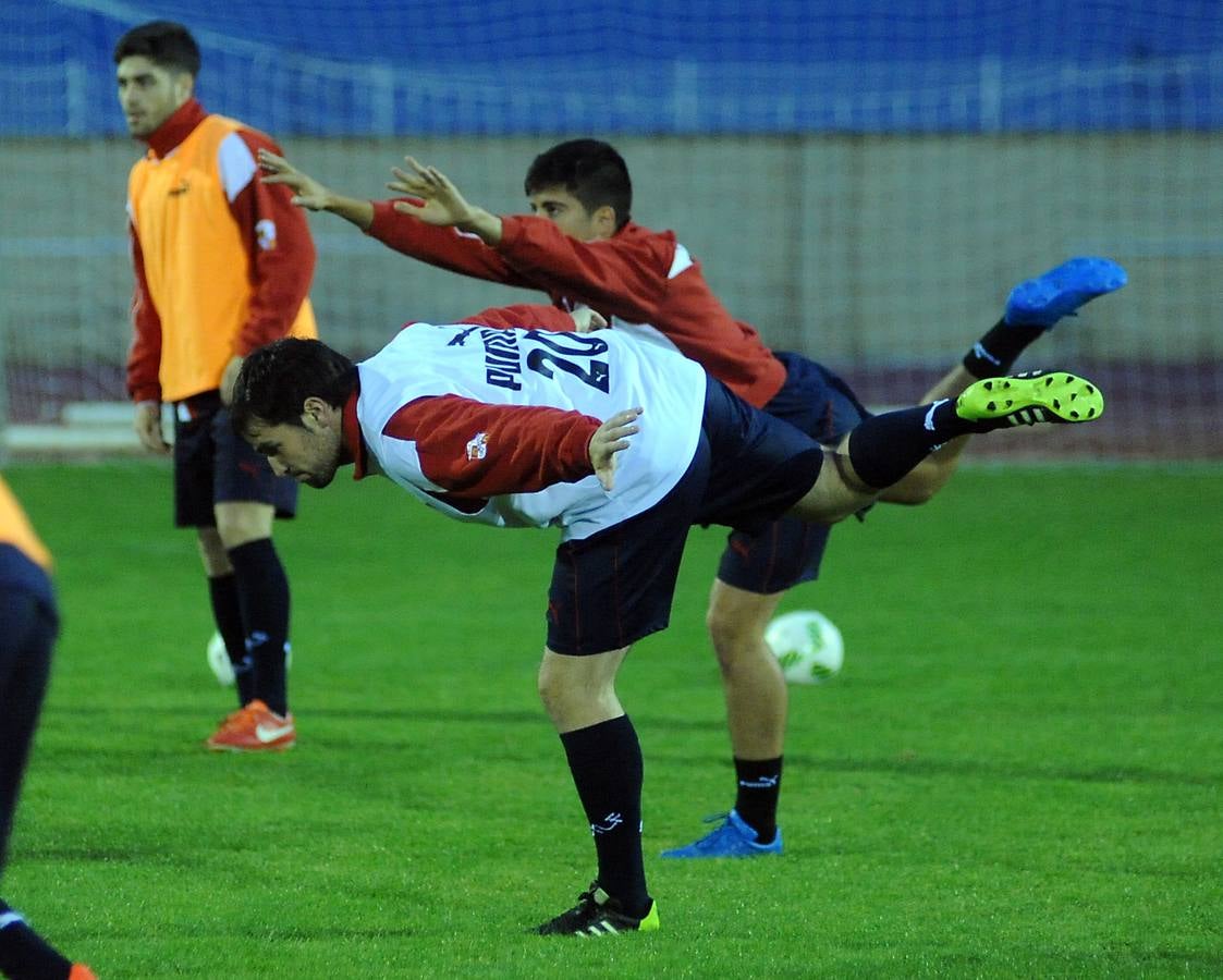 La selección de Castilla y León de fútbol entrena en Medina del Campo