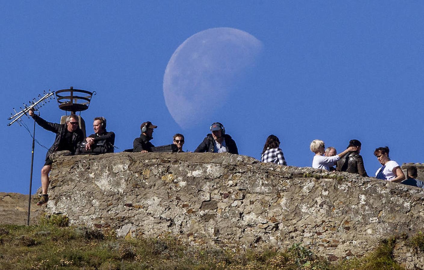 Jon Nieve rueda Juego de Tronos en San Juan de Gaztelugatxe