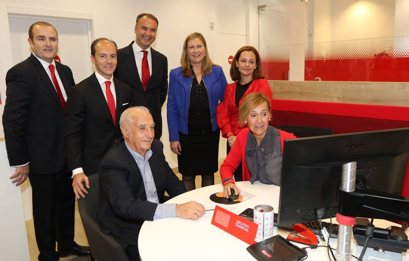 El Banco Santander inaugura la nueva &#039;Smart Red&#039; en la calle Santiago de Valladolid
