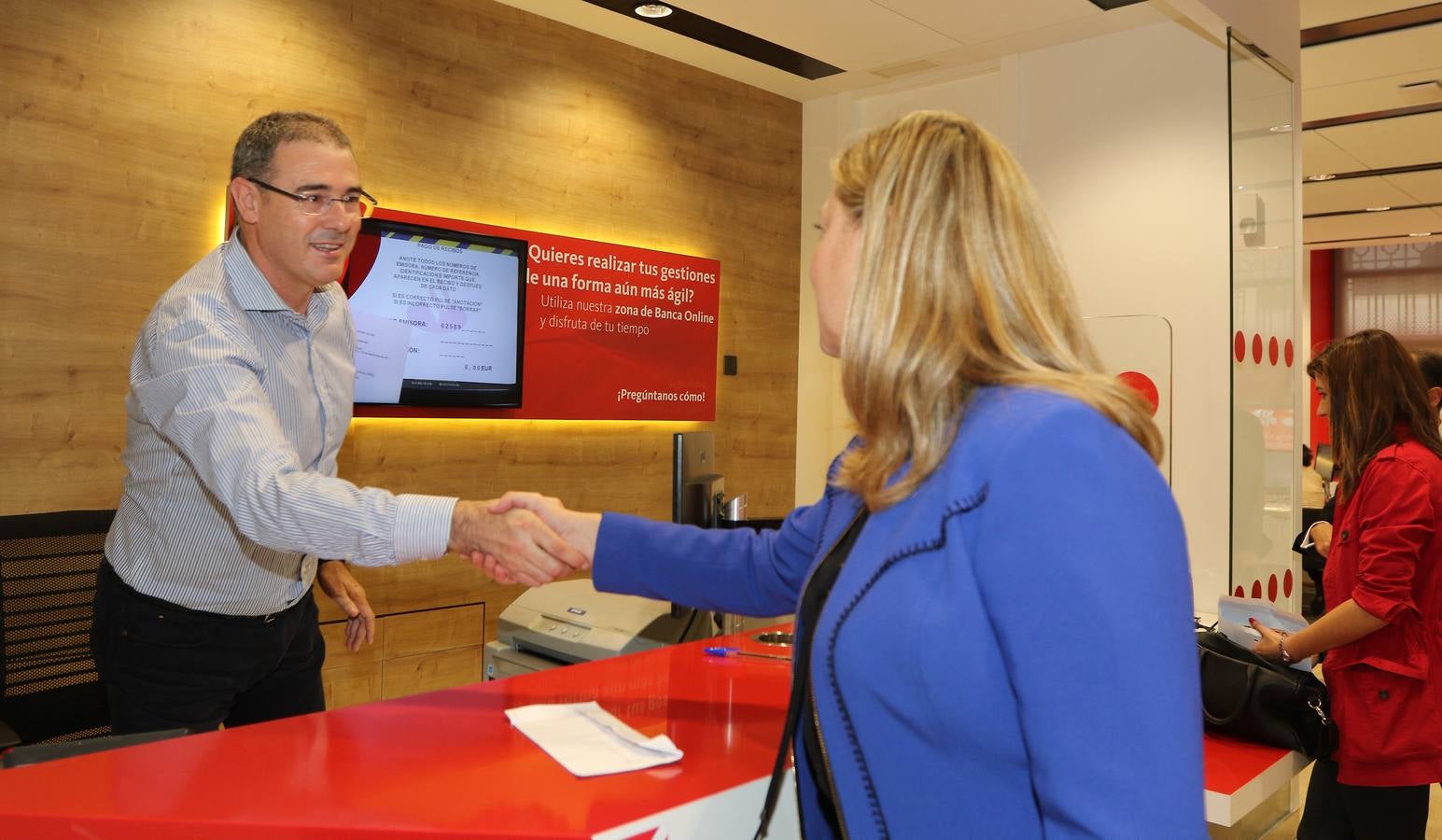 El Banco Santander inaugura la nueva &#039;Smart Red&#039; en la calle Santiago de Valladolid
