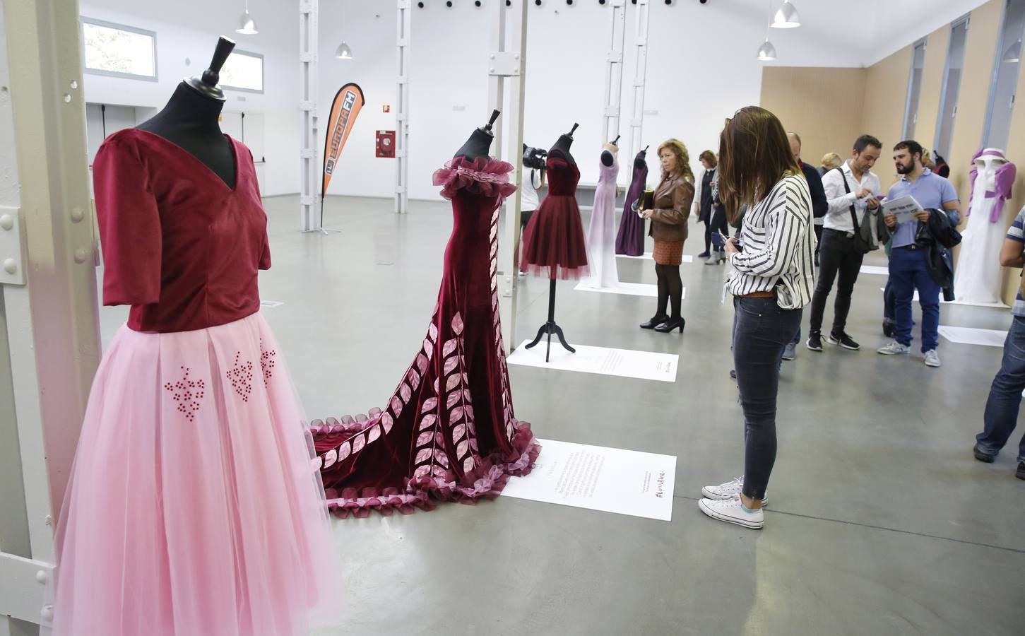 Colección de vestidos vinculados al cine y el vino