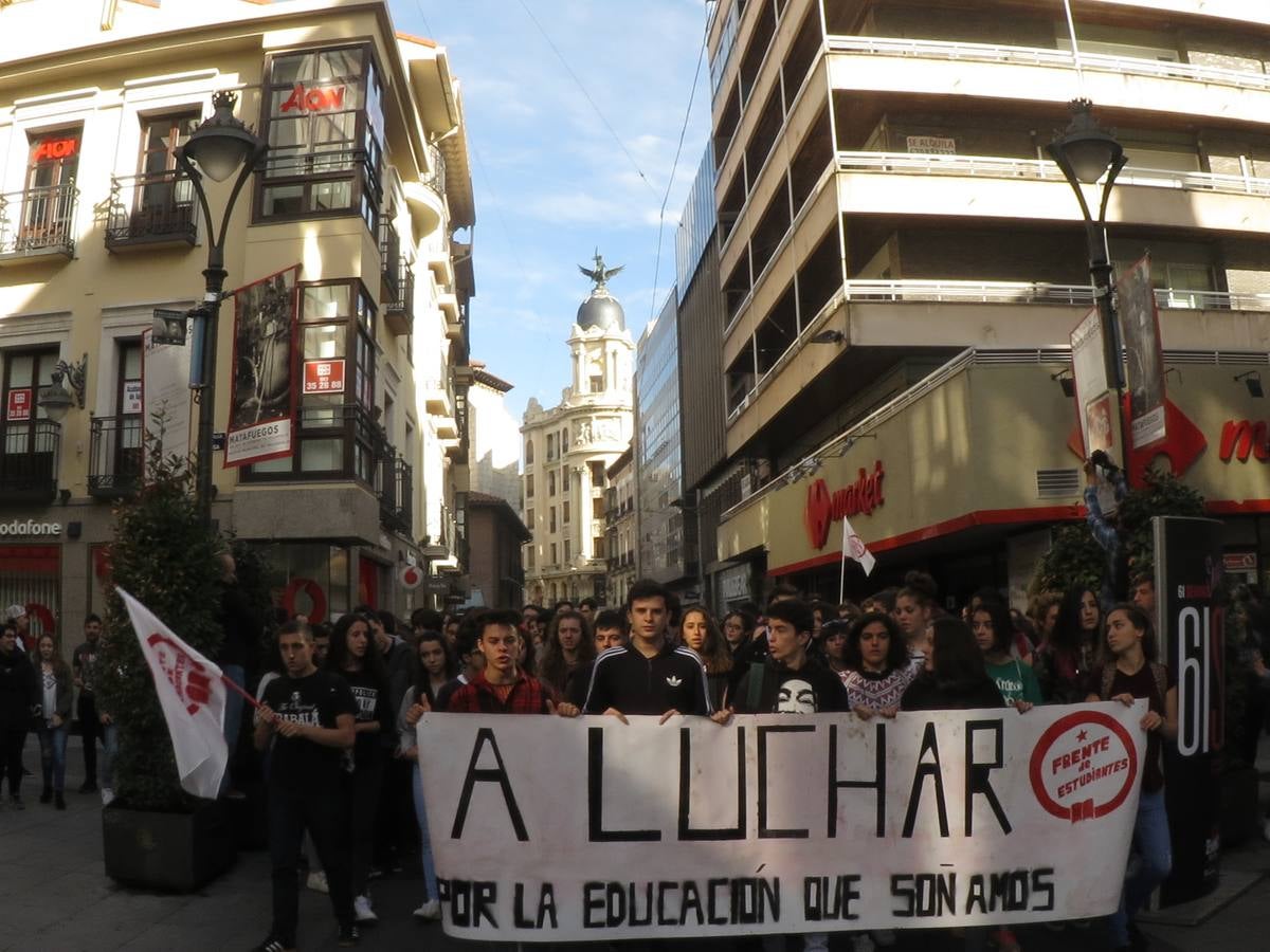 Los estudiantes toman el centro de la ciudad contra la Lomce