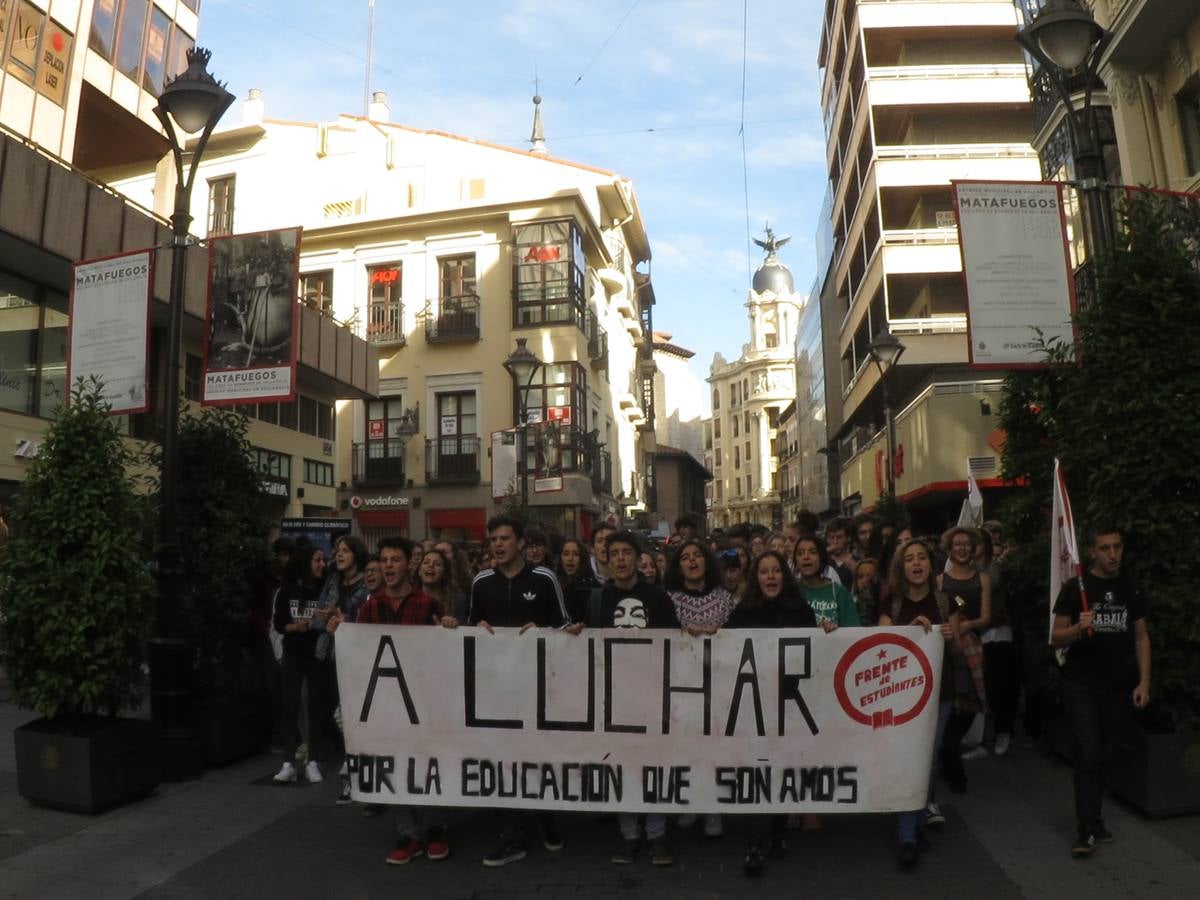 Los estudiantes toman el centro de la ciudad contra la Lomce