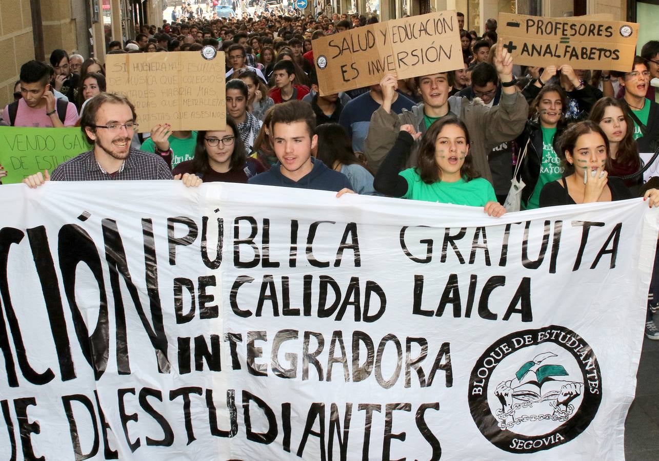 Los estudiantes segovianos se manifiestan contra la Lomce