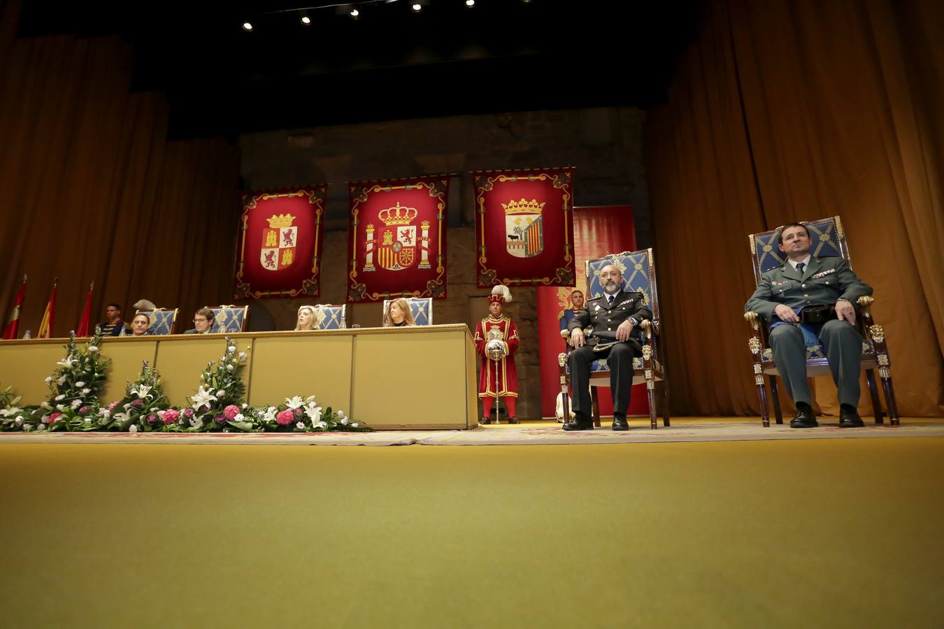 La Policía Nacional y La Guardia Civil reciben la Medalla de Oro de Salamanca