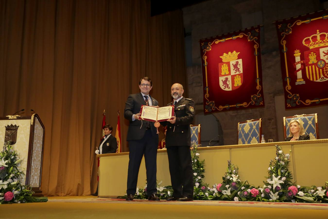 La Policía Nacional y La Guardia Civil reciben la Medalla de Oro de Salamanca