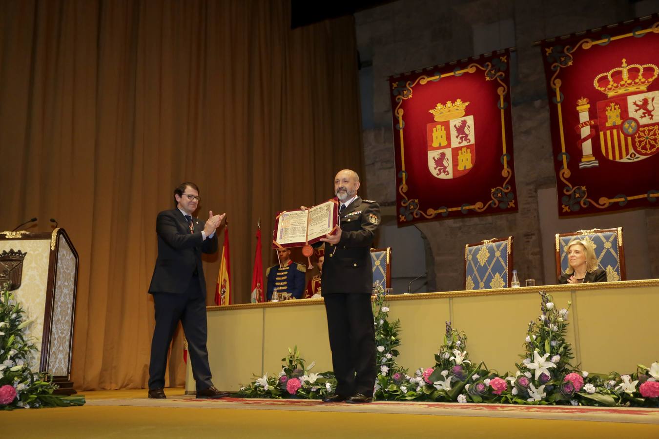 La Policía Nacional y La Guardia Civil reciben la Medalla de Oro de Salamanca