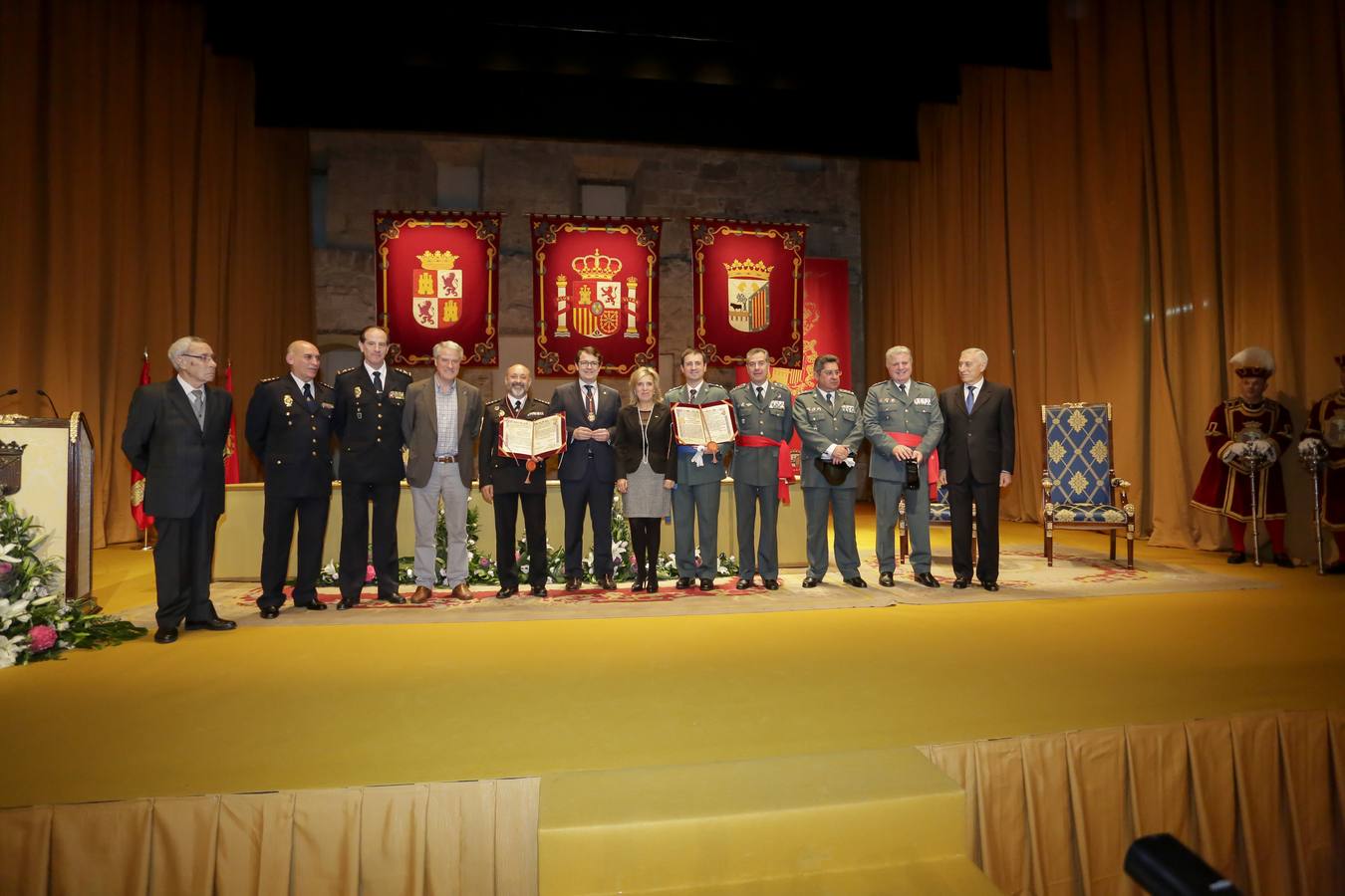 La Policía Nacional y La Guardia Civil reciben la Medalla de Oro de Salamanca