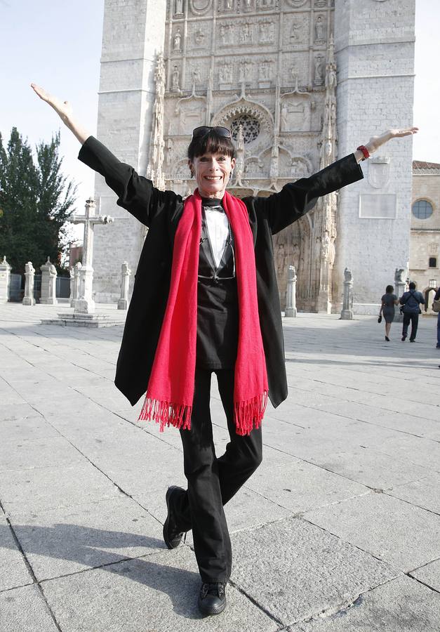 2009. Geraldine Chaplin posa en la plaza de San Pablo.