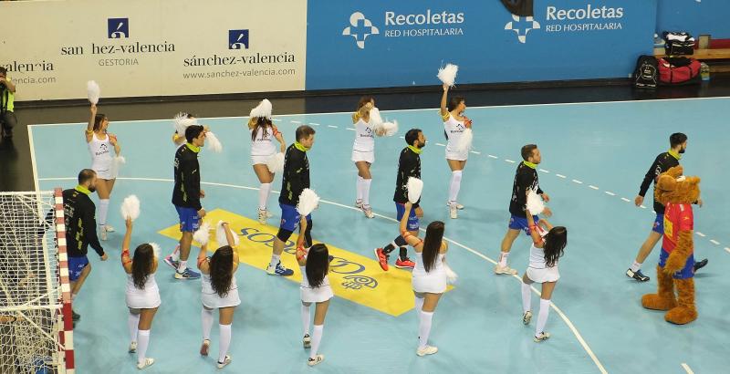 Partido de balonmano España-Bosnia en el polideportivo Huerta del Rey de Valladolid