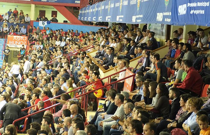 Partido de balonmano España-Bosnia en el polideportivo Huerta del Rey de Valladolid