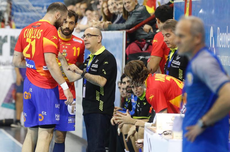 Partido de balonmano España-Bosnia en el polideportivo Huerta del Rey de Valladolid