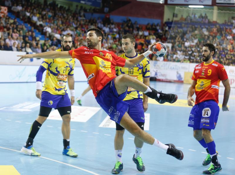 Partido de balonmano España-Bosnia en el polideportivo Huerta del Rey de Valladolid