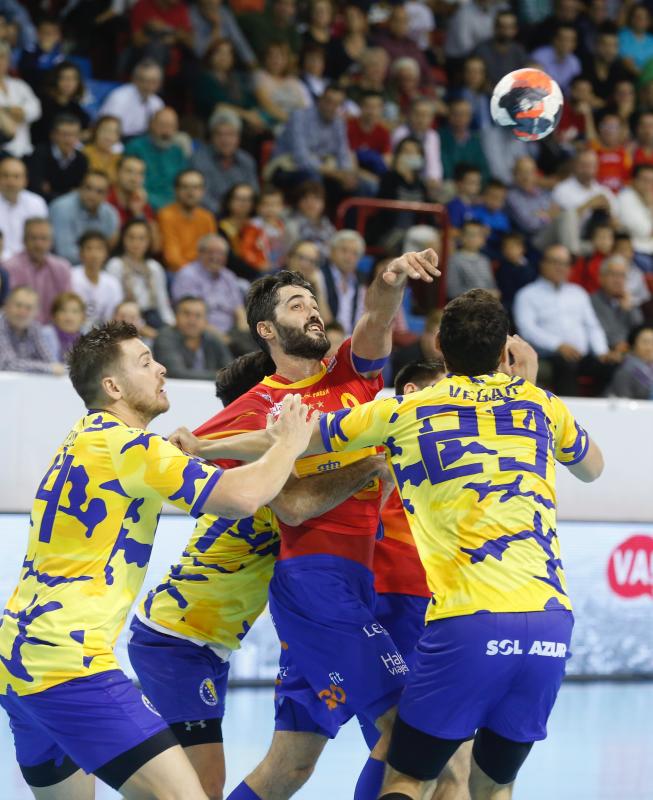 Partido de balonmano España-Bosnia en el polideportivo Huerta del Rey de Valladolid