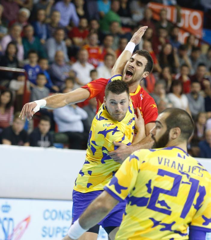 Partido de balonmano España-Bosnia en el polideportivo Huerta del Rey de Valladolid