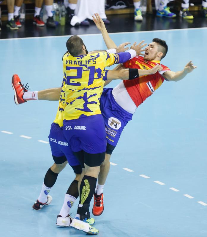 Partido de balonmano España-Bosnia en el polideportivo Huerta del Rey de Valladolid