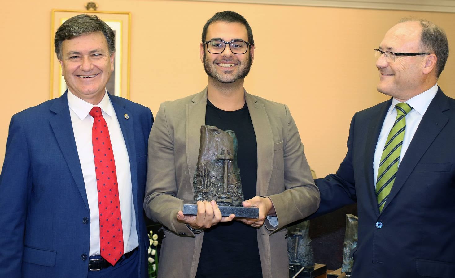 Francisco Onieva y Jacobo Llano reciben &#039;ex aequo&#039; el XXVI Premio Gil de Biedma