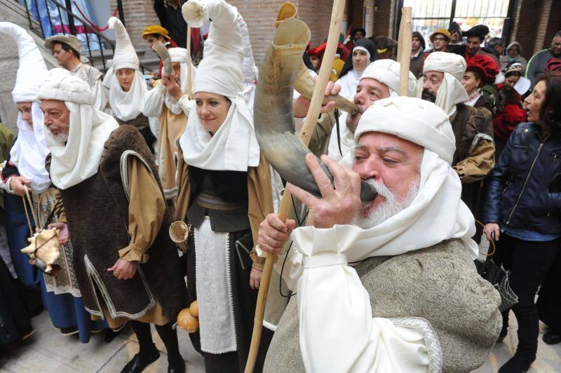Carlos V, recibido y agasajado por Rodrigo de Dueñas en Medina del Campo