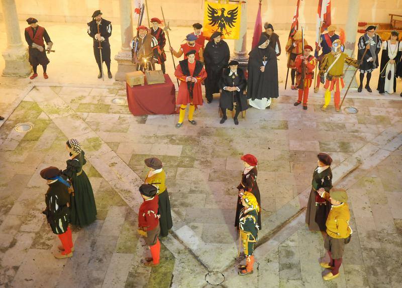 Carlos V, recibido y agasajado por Rodrigo de Dueñas en Medina del Campo