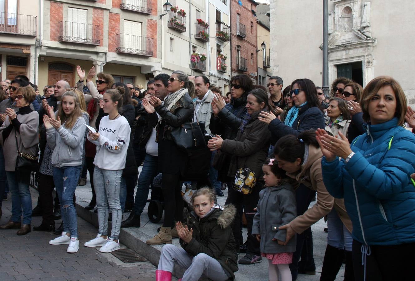Protesta de las trabajadoras de la limpieza de los colegios de Cuéllar (Segovia)