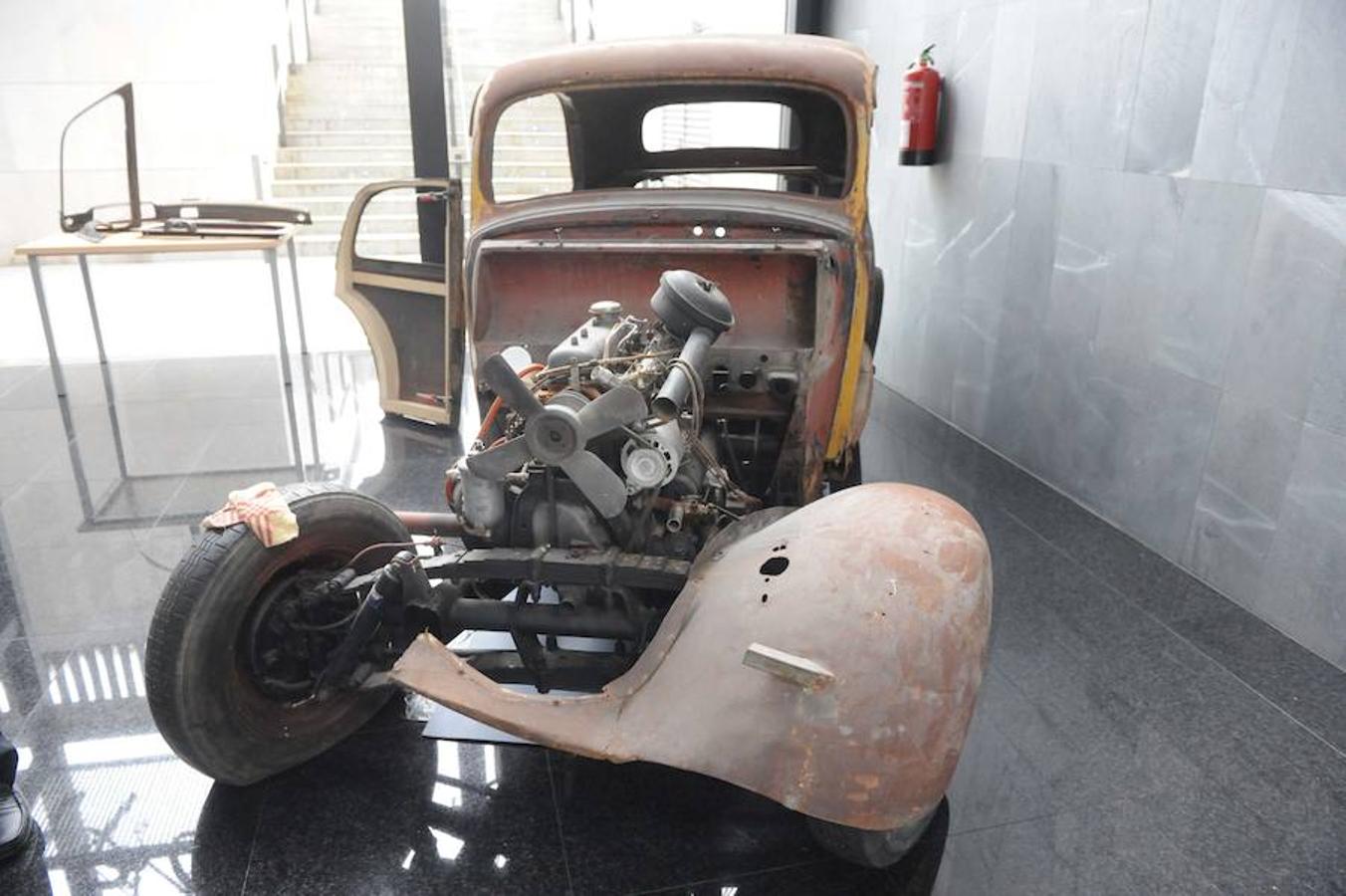 Exposición de vehículos históricos en Arroyo de la Encomienda