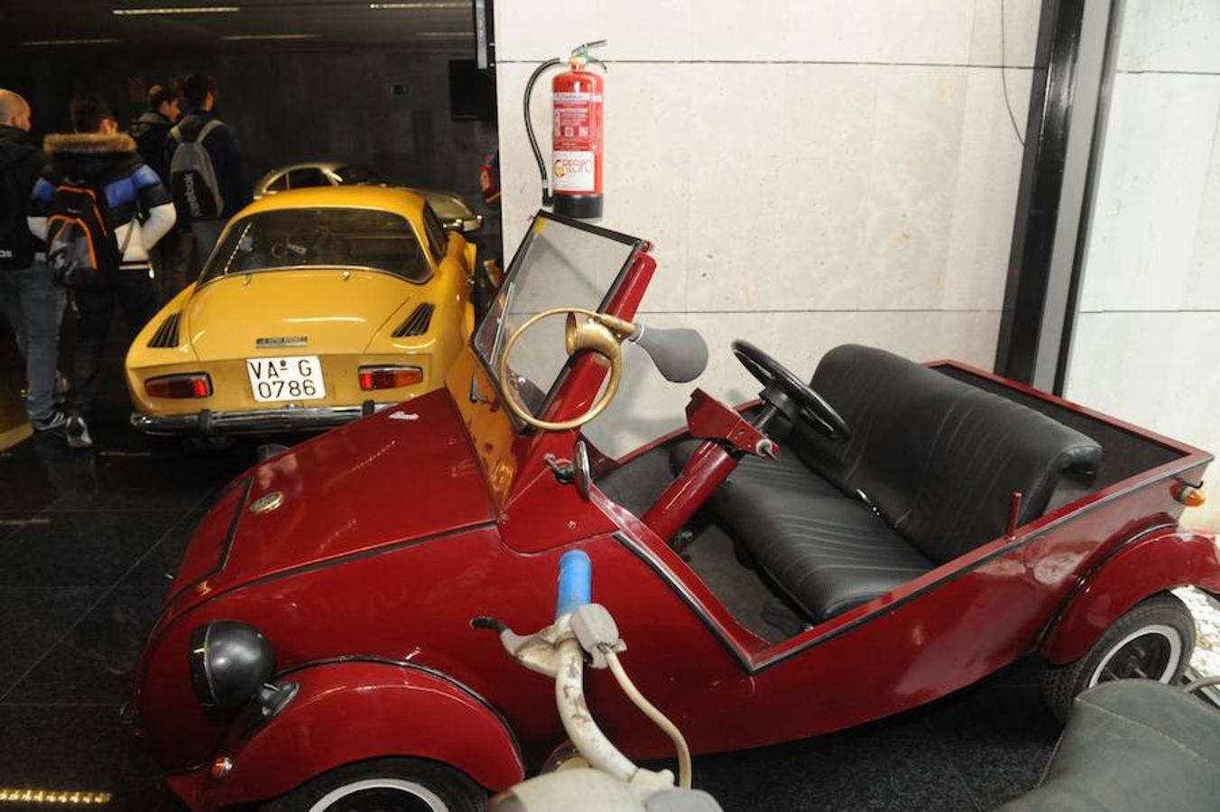 Exposición de vehículos históricos en Arroyo de la Encomienda