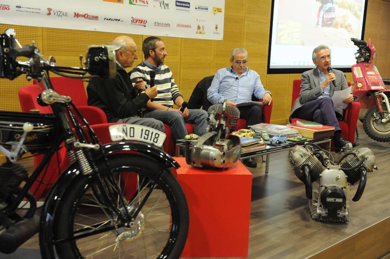 Exposición de vehículos históricos en Arroyo de la Encomienda