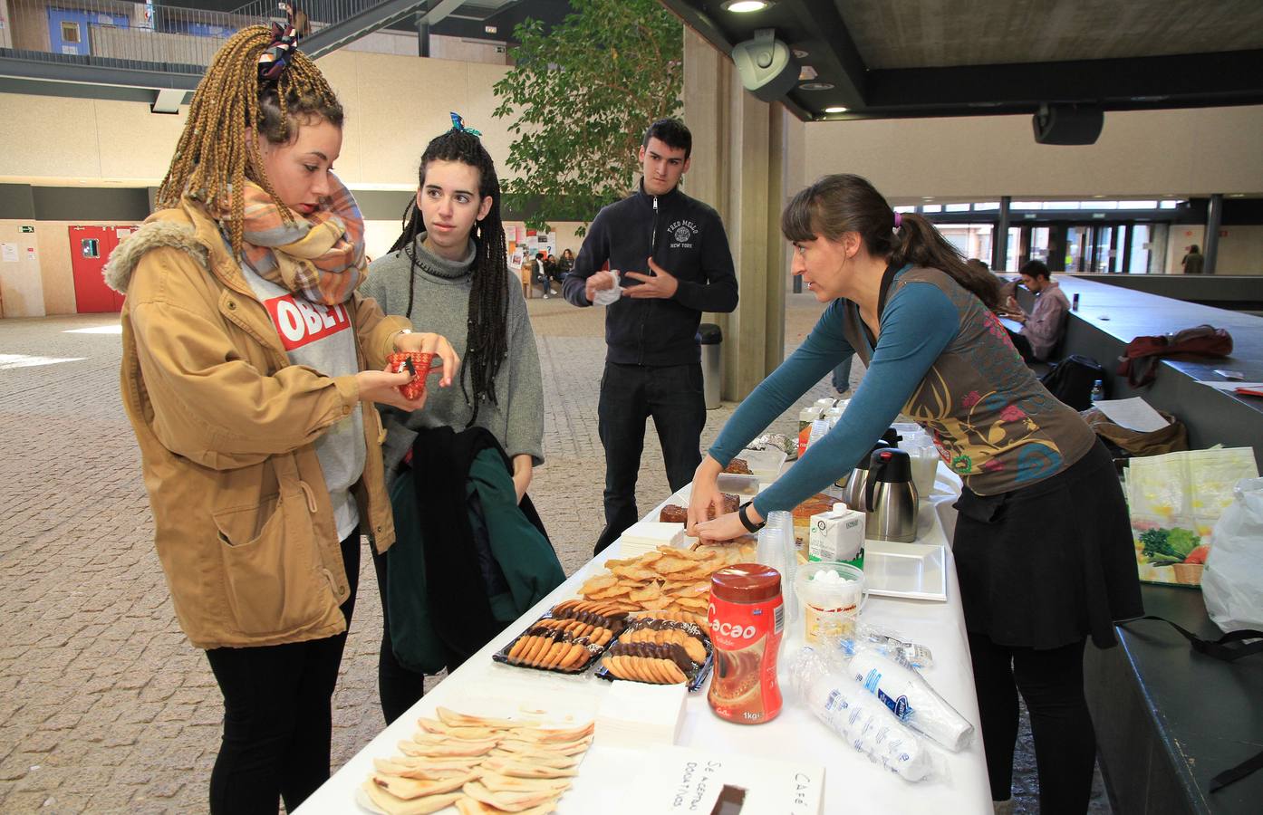 Desayuno solidario en el campus Maria Zambrano de Segovia para un proyecto educativo en África