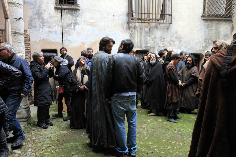Rodaje de &#039;La Catedral del Mar&#039; en Segovia con Aitor Luna (2/2)