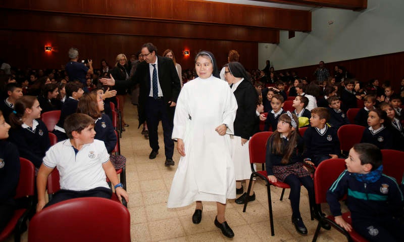 Lectura del manifiesto en el Mes de la Infancia el colegio Dominicas de Palencia
