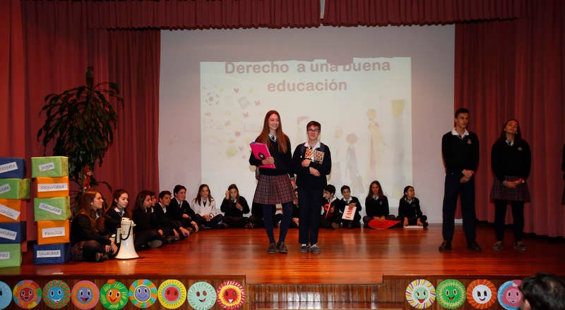 Lectura del manifiesto en el Mes de la Infancia el colegio Dominicas de Palencia
