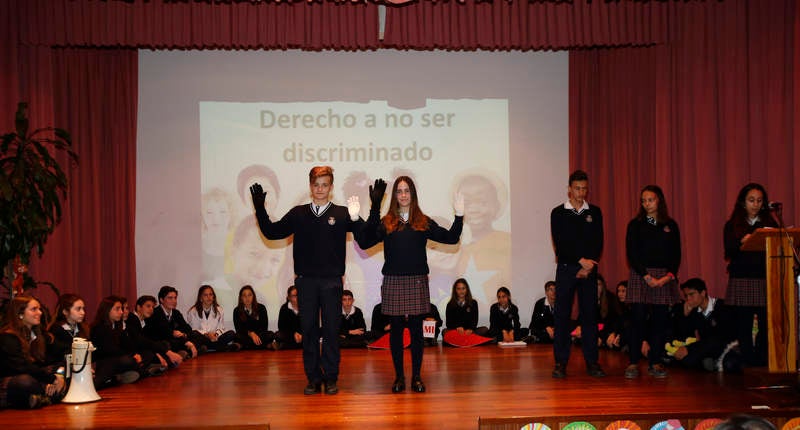 Lectura del manifiesto en el Mes de la Infancia el colegio Dominicas de Palencia