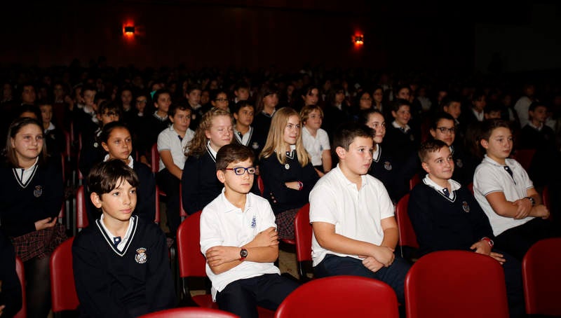 Lectura del manifiesto en el Mes de la Infancia el colegio Dominicas de Palencia
