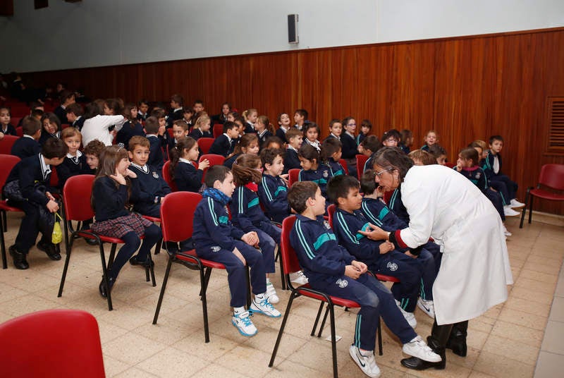 Lectura del manifiesto en el Mes de la Infancia el colegio Dominicas de Palencia